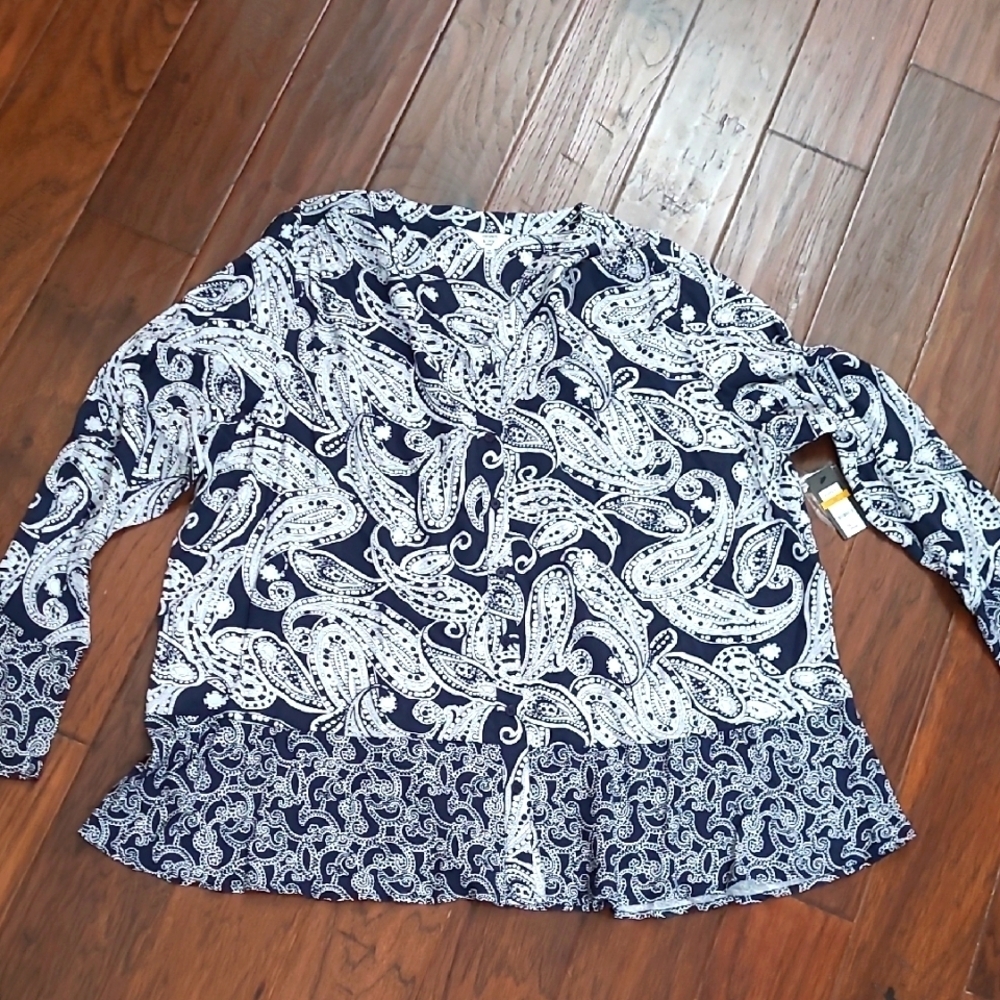 NWT Crown & Ivy Navy & White Paisley Print V-neck Button-up Blouse size 3X